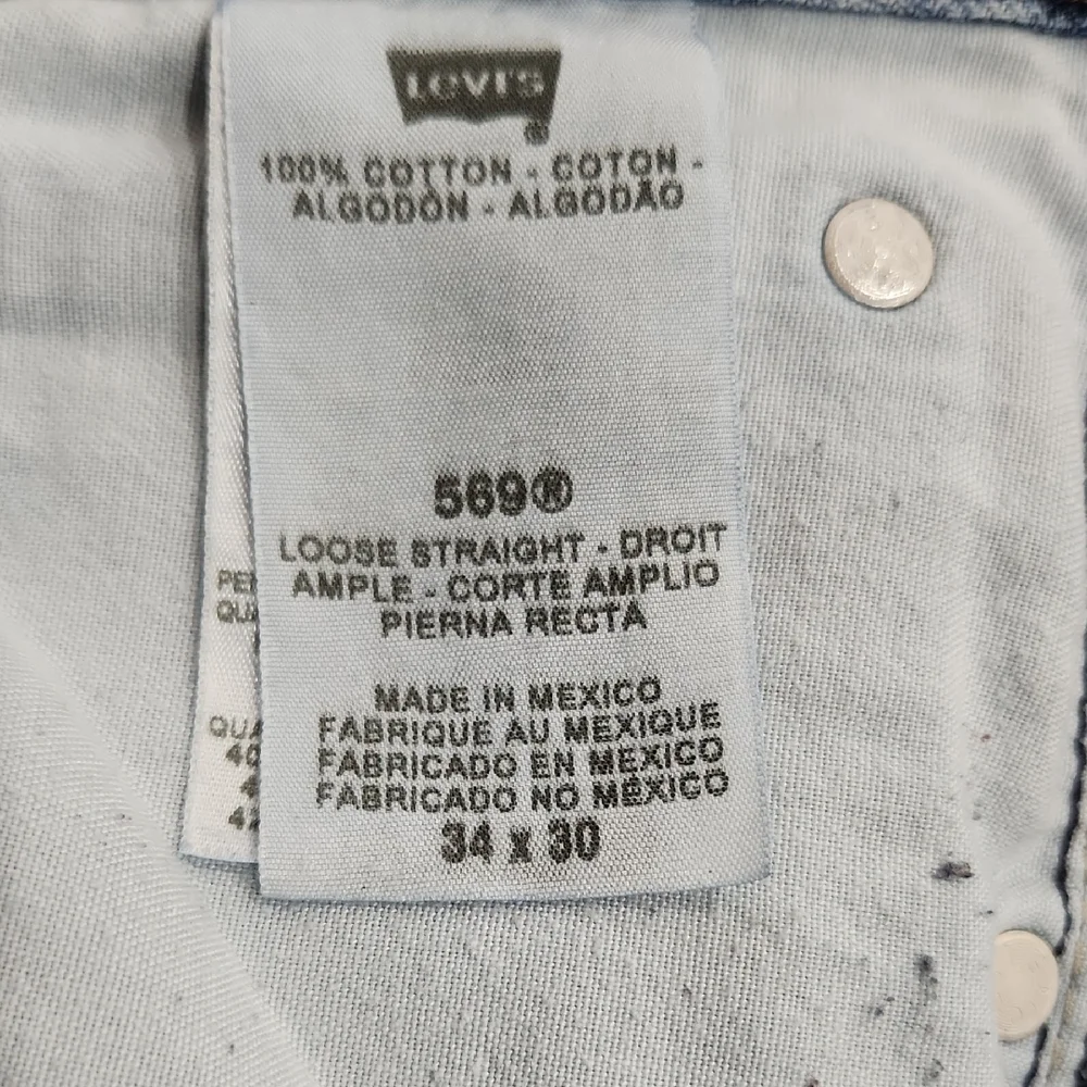 Relaxed Blue Jeans with Classic Stitching